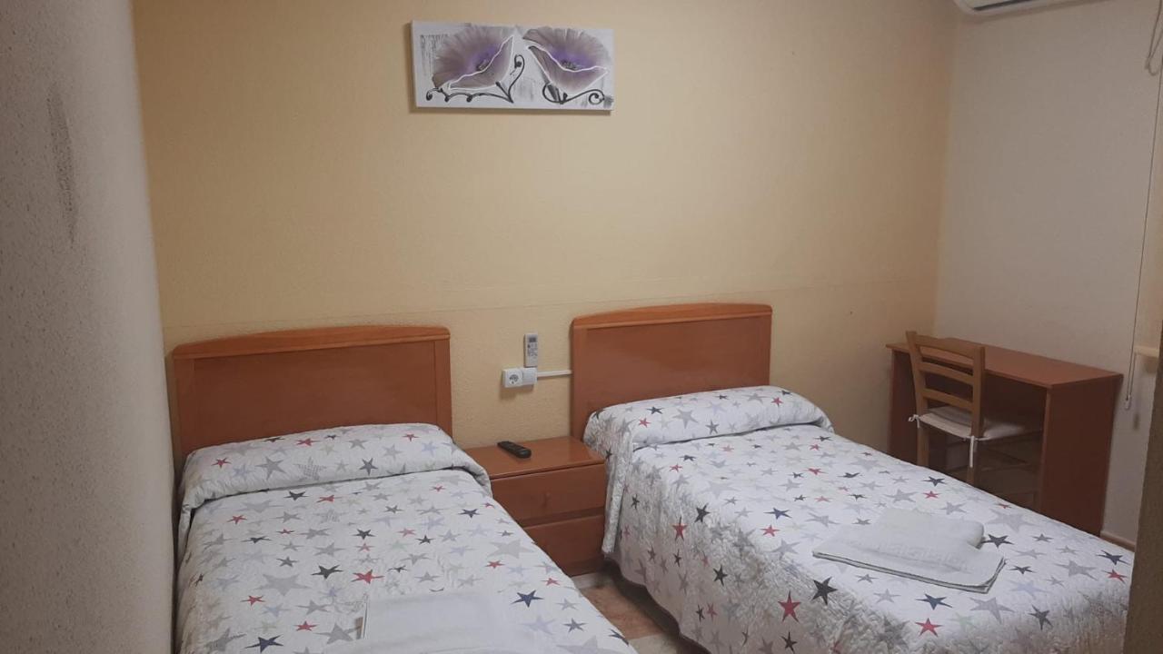 Hostal Los Amigos La Roda Exteriér fotografie