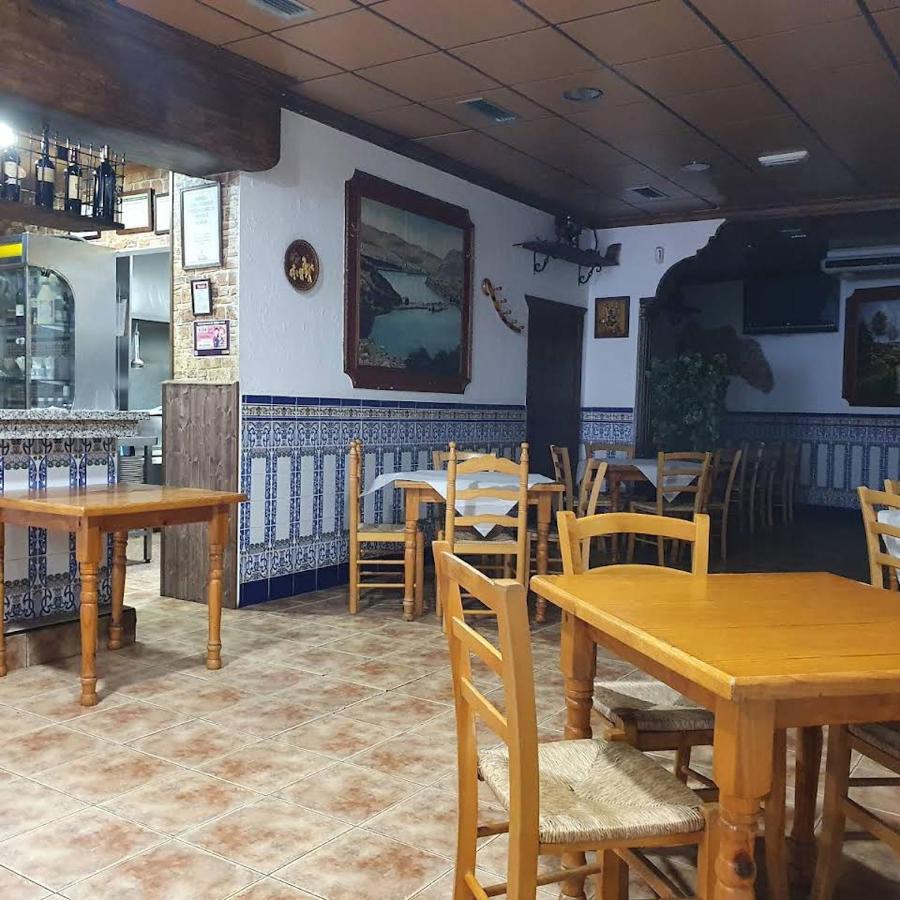 Hostal Los Amigos La Roda Exteriér fotografie