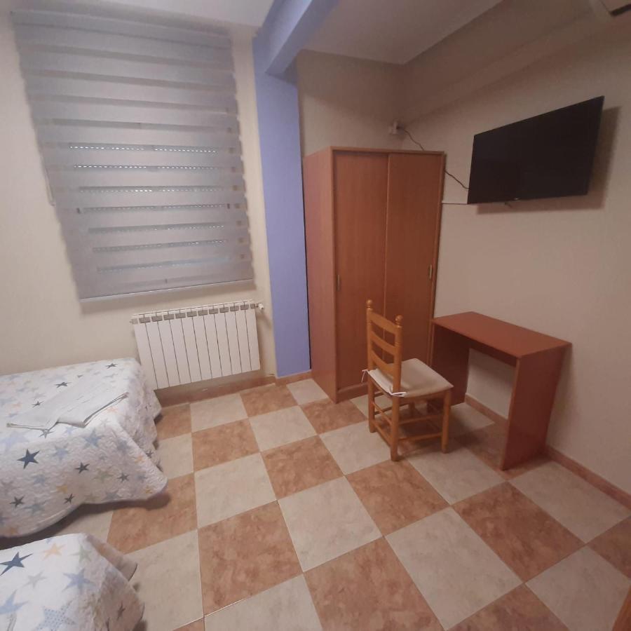 Hostal Los Amigos La Roda Exteriér fotografie
